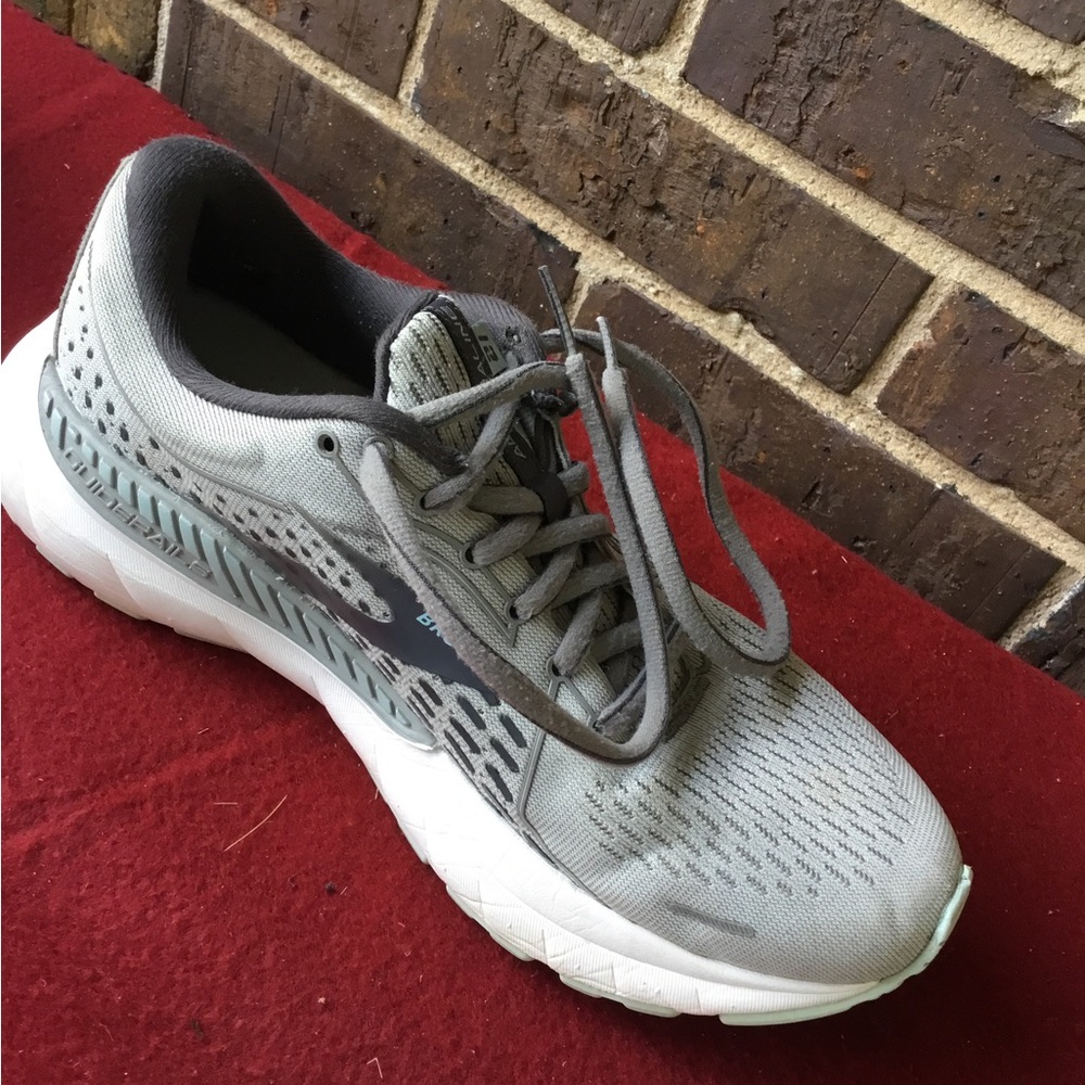 Women's Gray Athletic Running Sneakers - Breathable Cushioned Fit